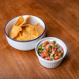 PICO DE GALLO & CHIPS